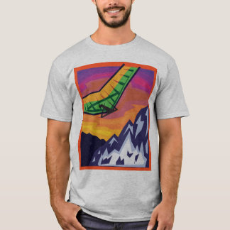 Fall-Segelflugzeug über den Bergen T-Shirt