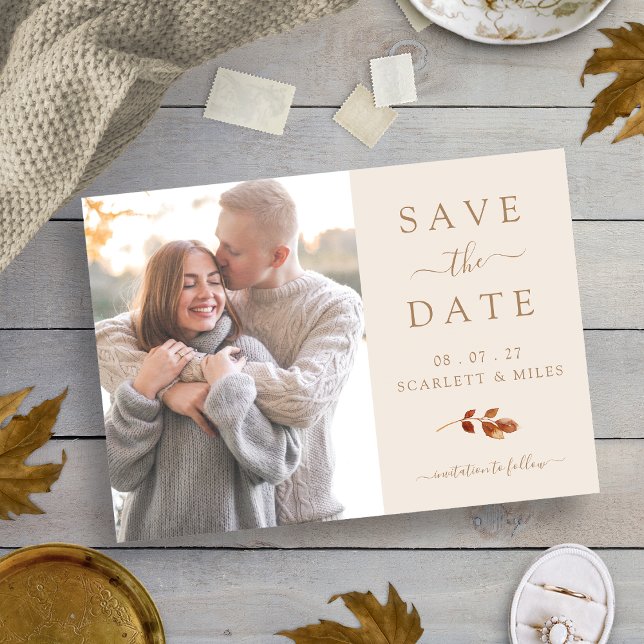 Fall Terracotta Blätter Foto Save the Date Hochzei (Fall Terracotta Leaves Photo Save The Date Wedding by Painted Paperie)
