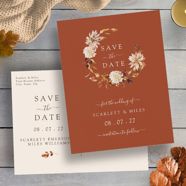 Fall Terracotta Wreath Wedding Rettet die Termine Ankündigungspostkarte (Fall Terracotta Wreath Wedding Save the Dates Announcement Postcard
by Painted Paperie)