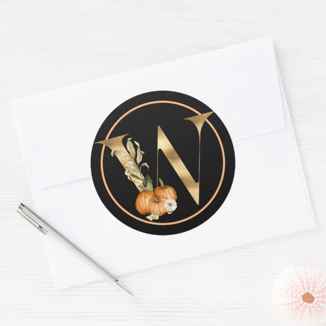FALL THEMA MONOGRAM W MIT PUMPKIN RUNDER AUFKLEBER (Umschlag)