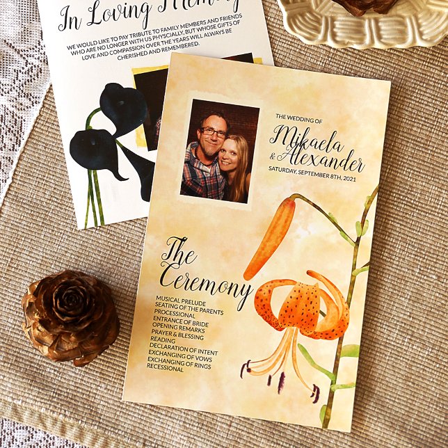 Fall Tiger Lilies Hochzeitsprogramm (Wedding Ceremony Program with Orange Tiger Lily and Dark Blue Calla Lilies, Fall Wedding Colors)