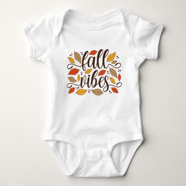 Fall Vibes Baby Strampler (Vorderseite)