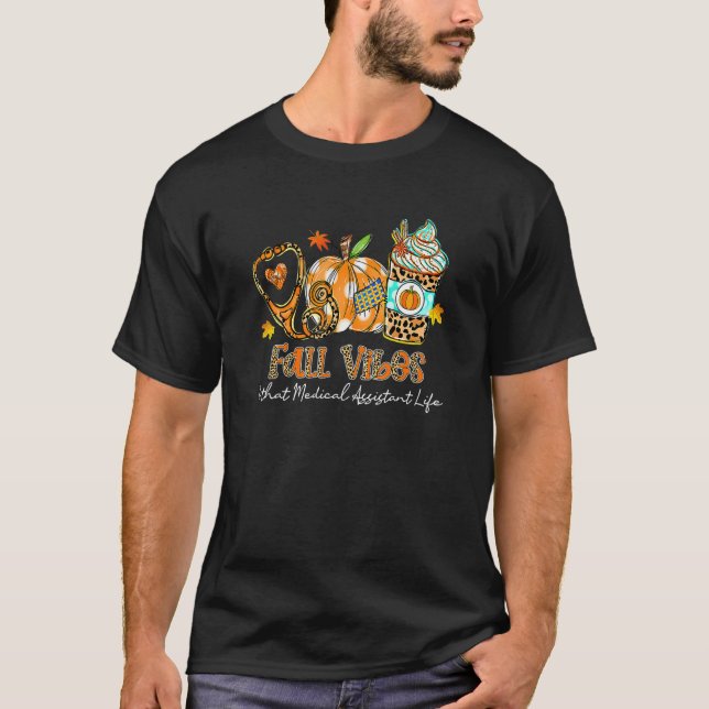 Fall Vibes & That Medical Assistant Life Stethosco T-Shirt (Vorderseite)