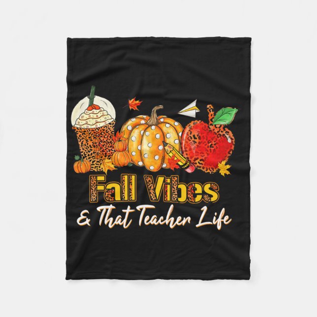 Fall Vibes und dieses Lehrer Life Apfelstiftpumpe Fleecedecke (Vorderseite)