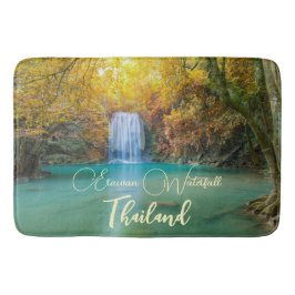 Fall View von Erawan Wasserfall Thailand Badematte