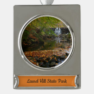 Fall Wasserfall und Creek Pennsylvania Natur Banner-Ornament Silber