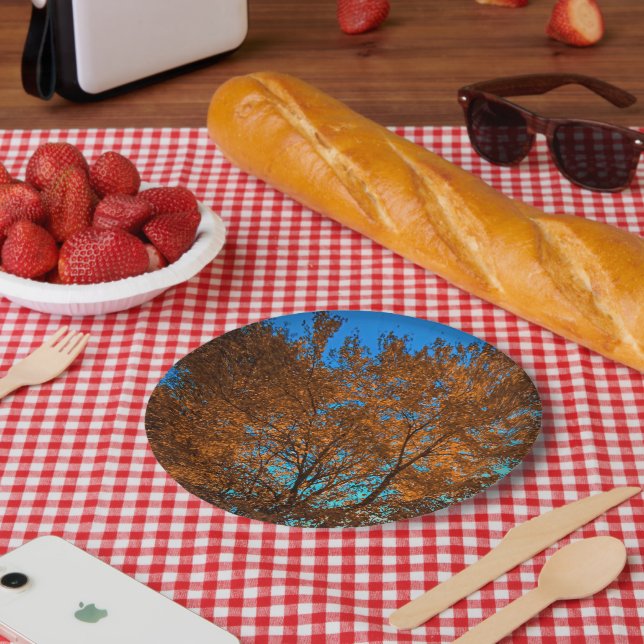 Fallbaum schimmert in Goldpapierplatte Pappteller (Picknick)