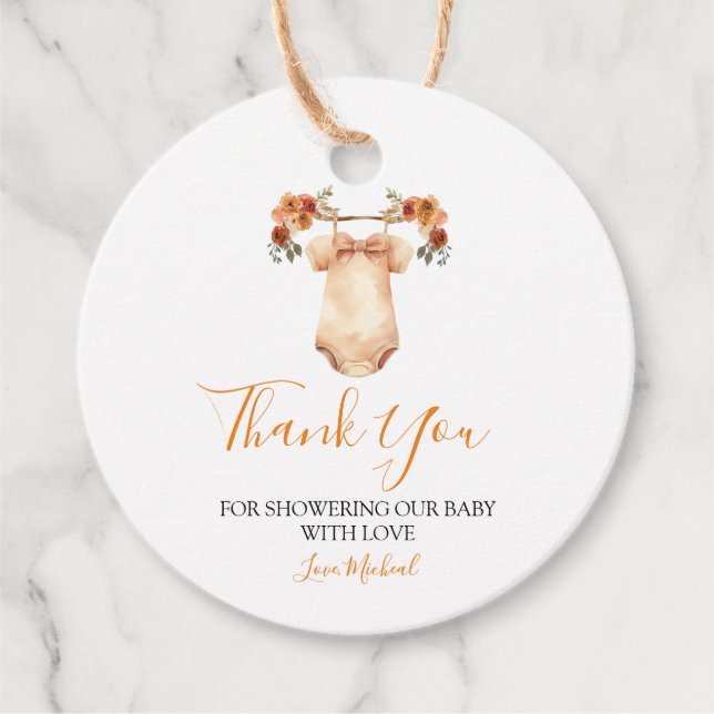 Fallend in Liebe Floral Baby Kleidung Babydusche Geschenkanhänger (Vorderseite)