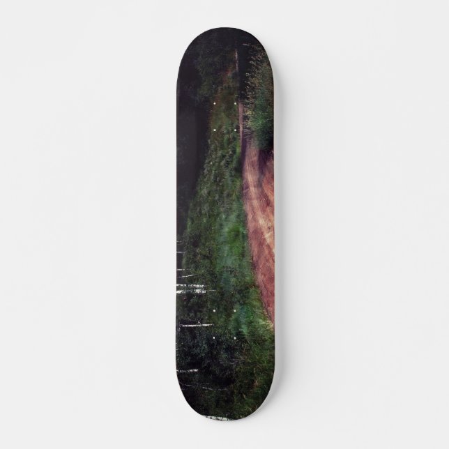 Fallt eine Kurve auf der Straße Skateboard (Vorne)