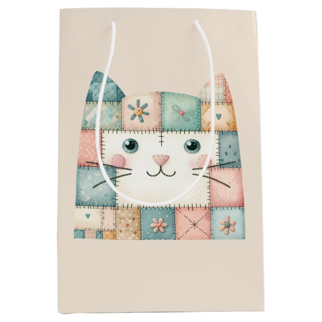 Falsche Patchwork-Pastell-Hütte-Kitty-Gesicht Mittlere Geschenktüte (Vorderseite)