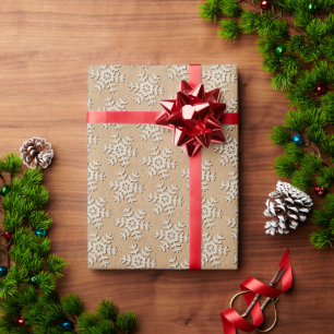 Falsches Holzschneeglöckchen auf braunem Kraft-Loo Geschenkpapier