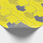 Faltpapier "Happy Hanukkah Dreidel Pinwheels" Geschenkpapier<br><div class="desc">"Hanukkah Gift Wrap "Dreidel Pinwheels".  Genießen Sie mein neuestes Verpackungspapierdesign. Die Preise variieren je nach Wahl zwischen 4 Papiertypen und 5 Papiergrößen.
Danke,  dass Sie anhalten und einkaufen. Sehr geschätzt! Chag/Happy Chanukah/Hanukkah!</div>