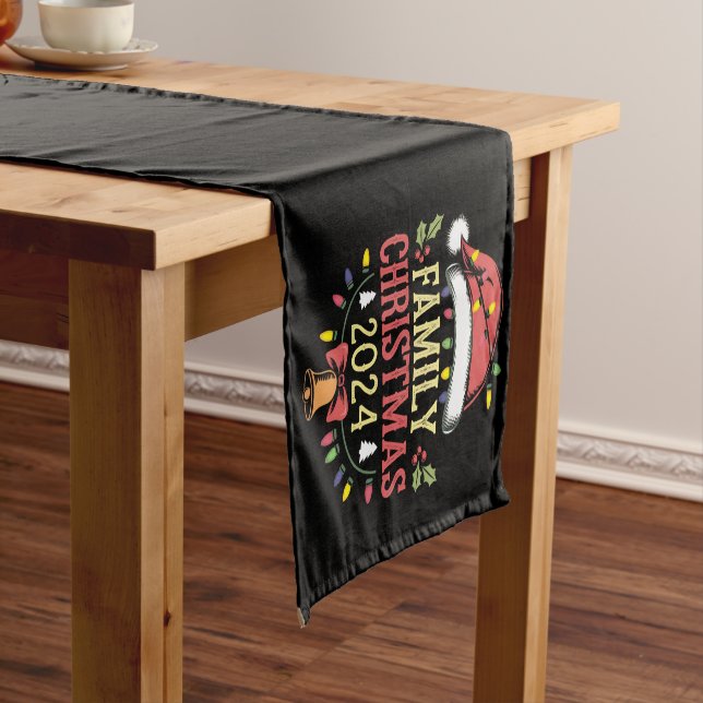 Familie 2024 Weihnachts-Matching Outfits Team Sant Kurzer Tischläufer (Beispiel)