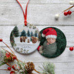Familie der drei | Erste Weihnachtsfeier Keramik Ornament<br><div class="desc">Der perfekte erste Weihnachtskuchen für das erste Weihnachtsfest Ihrer Familie mit Ihrem neuen Baby. Unsere personalisierten Weihnachtsschmuck sind mit einer charmanten, rustikalen Aquarellfamilie, Ihrem Familiennamen und auch mit Ihrem Foto auf der Rückseite personalisiert. Fügen Sie diesem Design Ihre benutzerdefinierte Formulierung hinzu, indem Sie die Felder "Diese Designvorlage bearbeiten" auf der...</div>