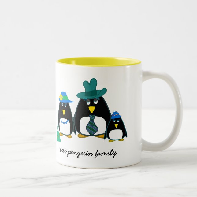 Familie Funny Penguin | Individuelle Name Weihnach Zweifarbige Tasse (Rechts)