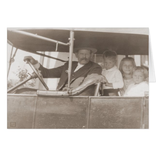 Familie in Vintage Car (Vorderseite (Horizontal))