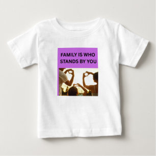 FAMILIE IST, WER FÜR DICH DA IST ❤️ BABY T-SHIRT