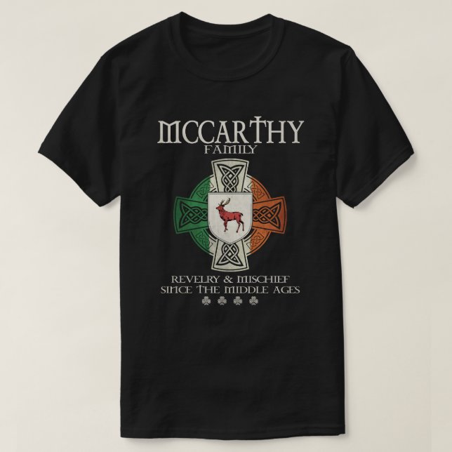 Familie McCarthy Arm Irland Irish Celtic Cross T-Shirt (Design vorne)