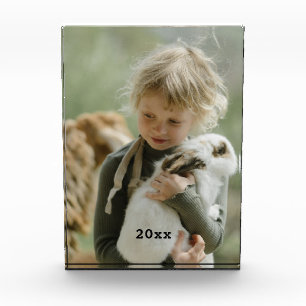 Familie mit Foto für das Jahr