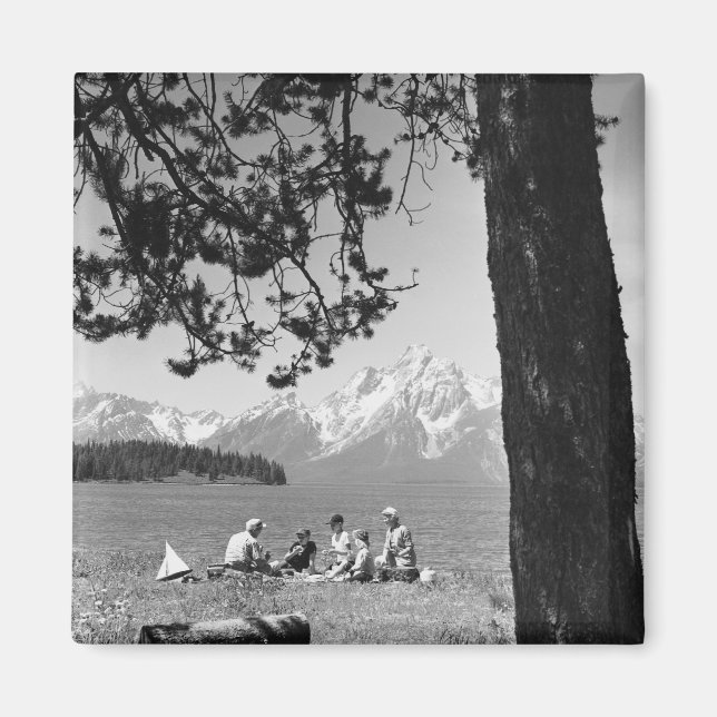 Familie mit Picknick am See Magnet (Vorne)