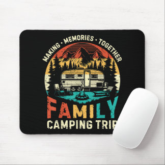 Familien-Campingausflug, der gemeinsam Erinnerunge Mousepad