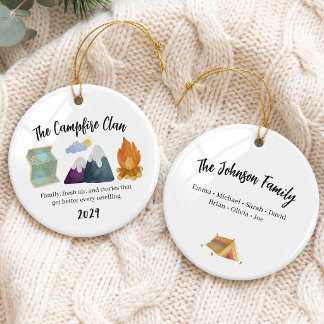 Familien-Campingausflug-Gruppe im Freien Keramik Ornament