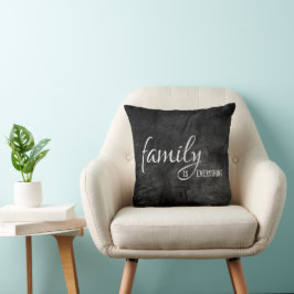 Familienangebot auf schwarzem Leder Kissen