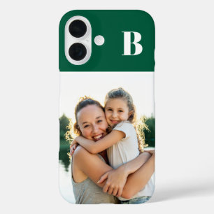 Familienfoto mit Monogramm in Jägergrün iPhone 16 Hülle
