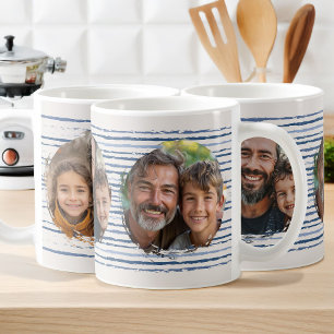 Familienfotos auf neutraler blauer Skizze gestreif Kaffeetasse