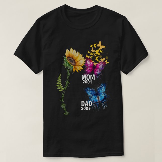 Familiengedächtnis Sonnenblumen und Schmetterlings T-Shirt (Design vorne)