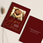 Familiengrüße Foto Script Freude Weihnachten<br><div class="desc">Die Weihnachtszeit dreht sich um Zusammensein und das Versenden einer personalisierten Karte mit dem Foto Ihrer Familie in die Beziehungen ist perfekt,  um wieder auf eine besondere und festliche Weise zu verbinden. Fügen Sie eine benutzerdefinierte Meldung auf der Rückseite hinzu,  indem Sie auf die Schaltfläche "Personalisieren" klicken</div>