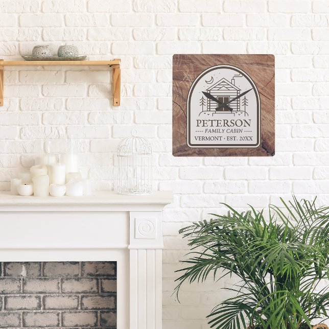 Familienkabine Rustikale Holzdekoration Personalis Quadratische Wanduhr (Family Cabin Custom Personalized Rustic Clock )