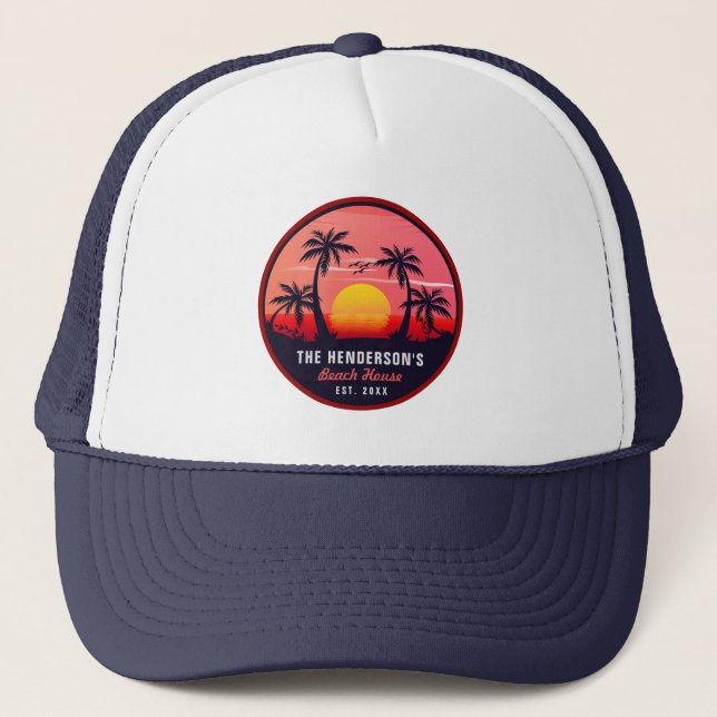 Familienname Beach House Retro Sunset Souvenirs 60 Truckerkappe (Vorderseite)