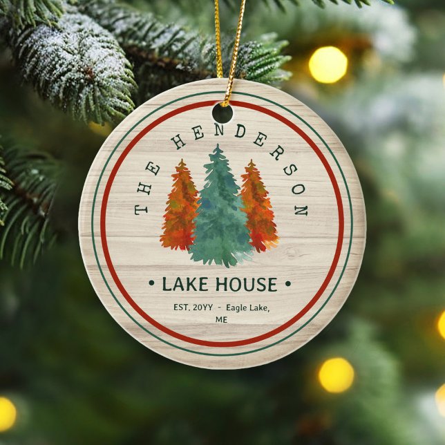 Familienname Lake House Pine Trewood Personalisier Keramik Ornament (Von Creator hochgeladen)