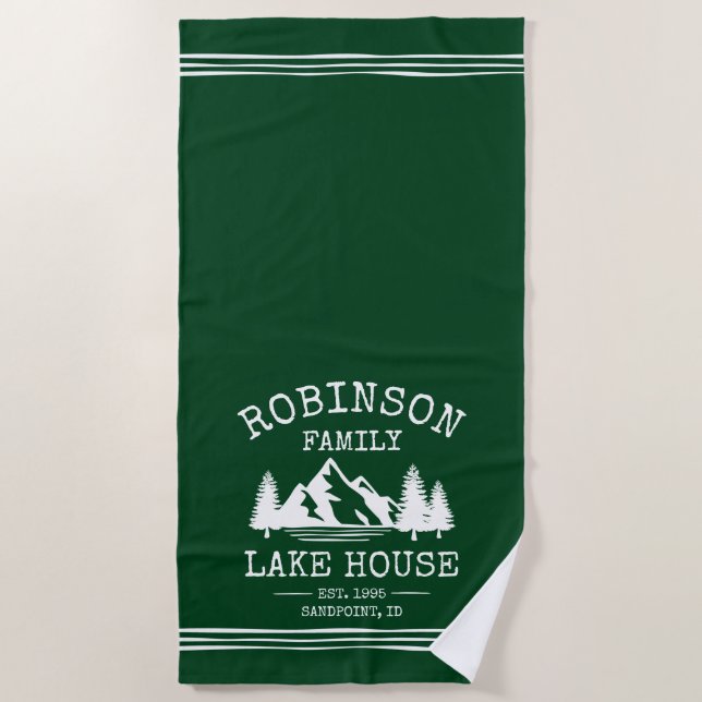 Familienname Lake House Trees Forest Green Strandtuch (Vorderseite)