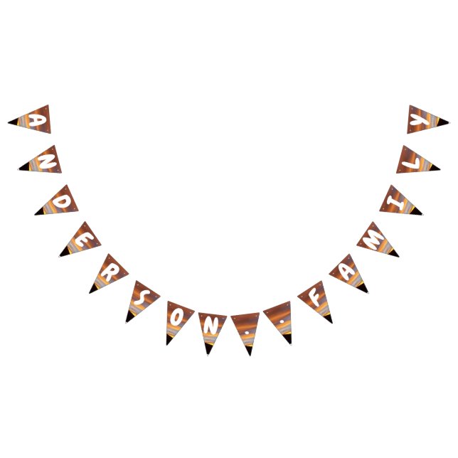 Familienname Orange Yellow Sunset Behind Mountains Wimpelkette (Alle)