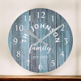 Familienname Rustic Beach House Runde Wanduhr