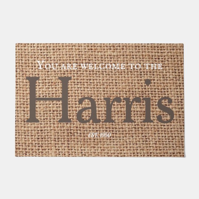 Familienname rustikal braun stylische Text Burlap  Fußmatte (Vorderseite)