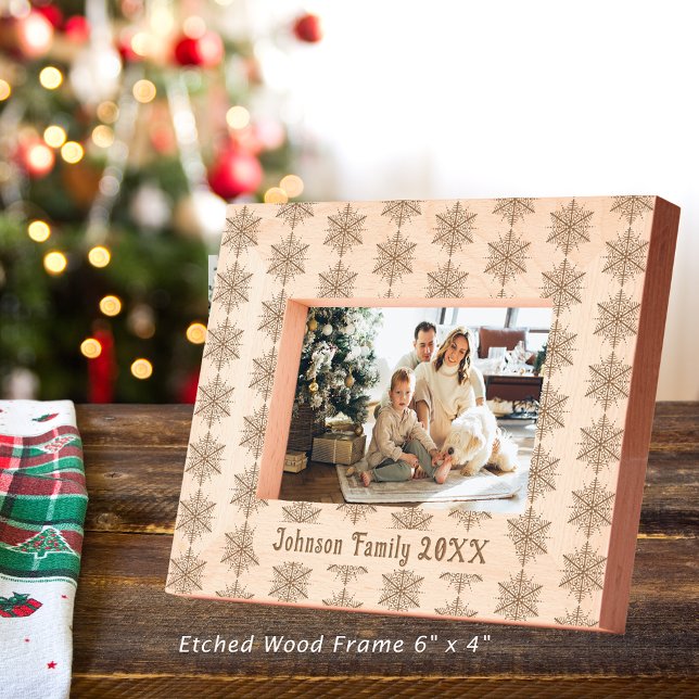 Familienname Snowflake Weihnachtsmuster 6x4 Holz Geätzte Rahmen (Family Name Snowflake Christmas Pattern 6x4 Wooden Etched Frame)