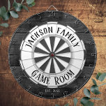 Familienname Spielzimmer Weißes Imitat Holz Dartscheibe<br><div class="desc">Farbiger Hintergrund mit individuelle Name und Spielraum in der Mitte des Boards. Andere Farben sind im Shop erhältlich.</div>