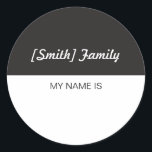 Familienname-Umbauten für Wiedersehen oder Runder Aufkleber<br><div class="desc">Familiennamename etikettiert für ein Wiedersehen der großen mit Familie, Hochzeit oder anderes Ereignis, in dem Leute wollen, um zu wissen, wem Sie sind und welcher Familie Sie sind. Fertigen Sie mit einem Familiennamen besonders an und bestellen Sie einige Blätter der Aufkleber pro Familie, damit Leute ihren eigenen Namen an ausfüllen....</div>