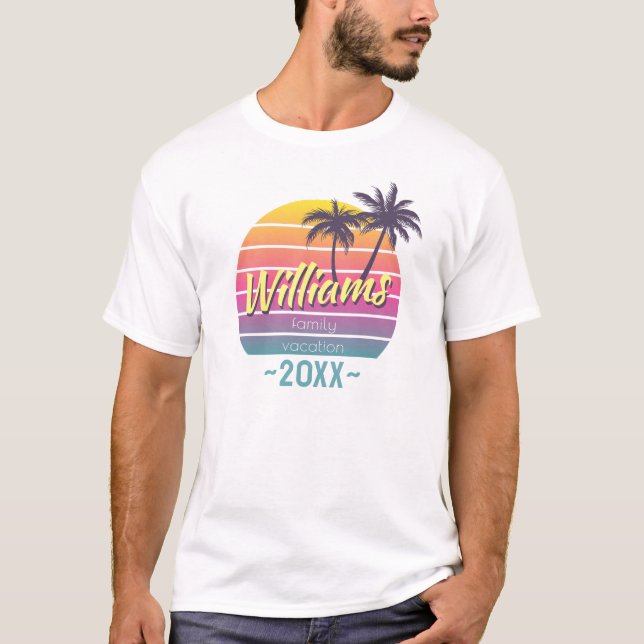 Familienurlaub Jahr Palme Tree Vintager Sonnenunte T-Shirt (Vorderseite)
