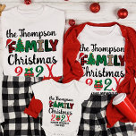 Familienweihnachtsknüpfen Erinnerungen zusammen Tri-Blend Shirt<br><div class="desc">Feiern Sie mit unserem Tri-Blend Shirt "Custom Family Making Erinnerungen Together" die Saisonfreudigkeit. Dieses Shirt ist ideal, um Ihre Lieben naher während der Ferien zu bringen. Es geht darum, dauerhafte Erinnerungen zu schaffen. Ob Sie einen gemütlichen Weihnachtsmorgen auf der Zuhause planen oder eine festliche Ansammlung in der Familie planen, diese...</div>