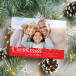 FAMILY CHRISTMAS FOTO Stilvolle Typografie rot Feiertagskarte<br><div class="desc">von kat massard >>> www.simplysweetPAPERIE.com << Ein elegantes, typografisches Design mit den zitierten Weihnachtswünschen. Große Landschaft Foto Option für Ihre schöne Familie. TIPS 1. Um das Foto zu verändern, drücken Sie den Knopf "Anpassen". 2. Sie können auch die Schriftart ändern, verschieben und mehr Text hinzufügen! BENÖTIGEN SIE HILFE, DASS IHR...</div>
