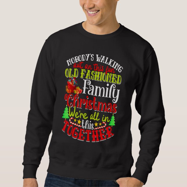 Family Christmas Nobody's Walking Out On This Fun  Sweatshirt (Vorderseite)