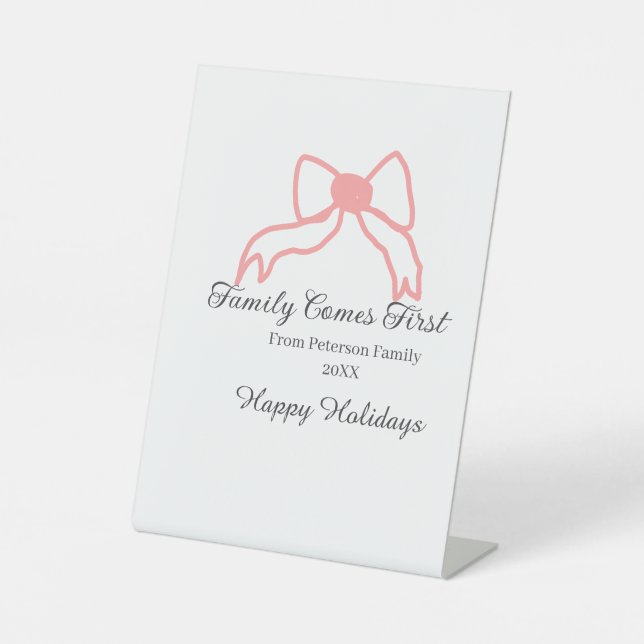 Family comes first red bow family name holidays sockelschild (Vorderseite)