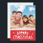 FAMILY FOTO CHRISTMAS moderne Typografie fröhlich Feiertagskarte<br><div class="desc">von kat massard >>> WWW.SIMPLYSWEETPAPERIE.COM << Send und extra besondere Nachricht mit Stil und Pizzazz in diesem Jahr... Personalisiert mit Ihren Details & Fotos werden sich meine modernen Urlaubsprodukte von den Grußfreuden abheben, die Ihre Freunde und Familie in dieser Saison erhalten werden, und ein besonderes Memento machen, das lange nach...</div>