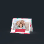 FAMILY FOTO modern, minimalistisch, geometrisch ro Feiertagskarte<br><div class="desc">per kat massard >>> WWW.SIMPLYSWEETPAPERIE.COM<<< An elegant card design featuring quote that you can change yourself! White geometric border on the backside, giving you the opportunity to handwrite a personal message or place a full portrait photo. NOTE >> Kontaktieren Sie mich kat@simplysweetpaperie.com wenn Sie Hilfe benötigen, um Ihre Fotos perfekt...</div>