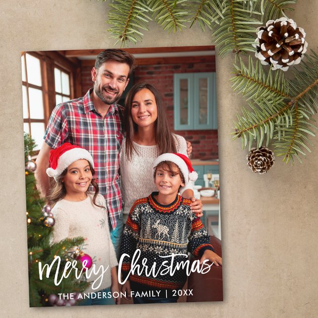 Family Foto Modernes Pinselskript Frohe Weihnachte Postkarte (Customize to change your personalized text size or text style.)