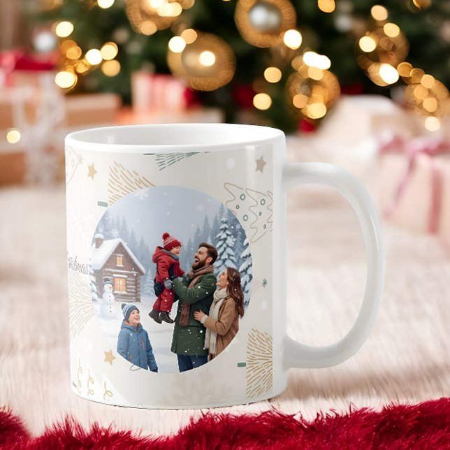 Family in the Snow Mug – Cozy Christmas Gift for L Kaffeetasse (Von Creator hochgeladen)